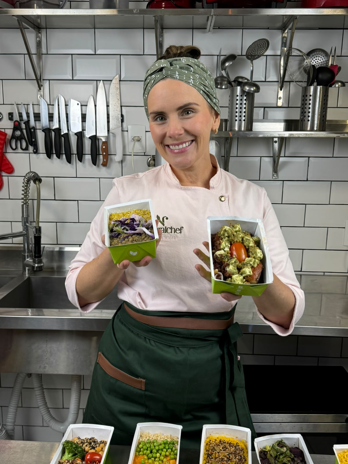 Chef Gabi Paludo na cozinha